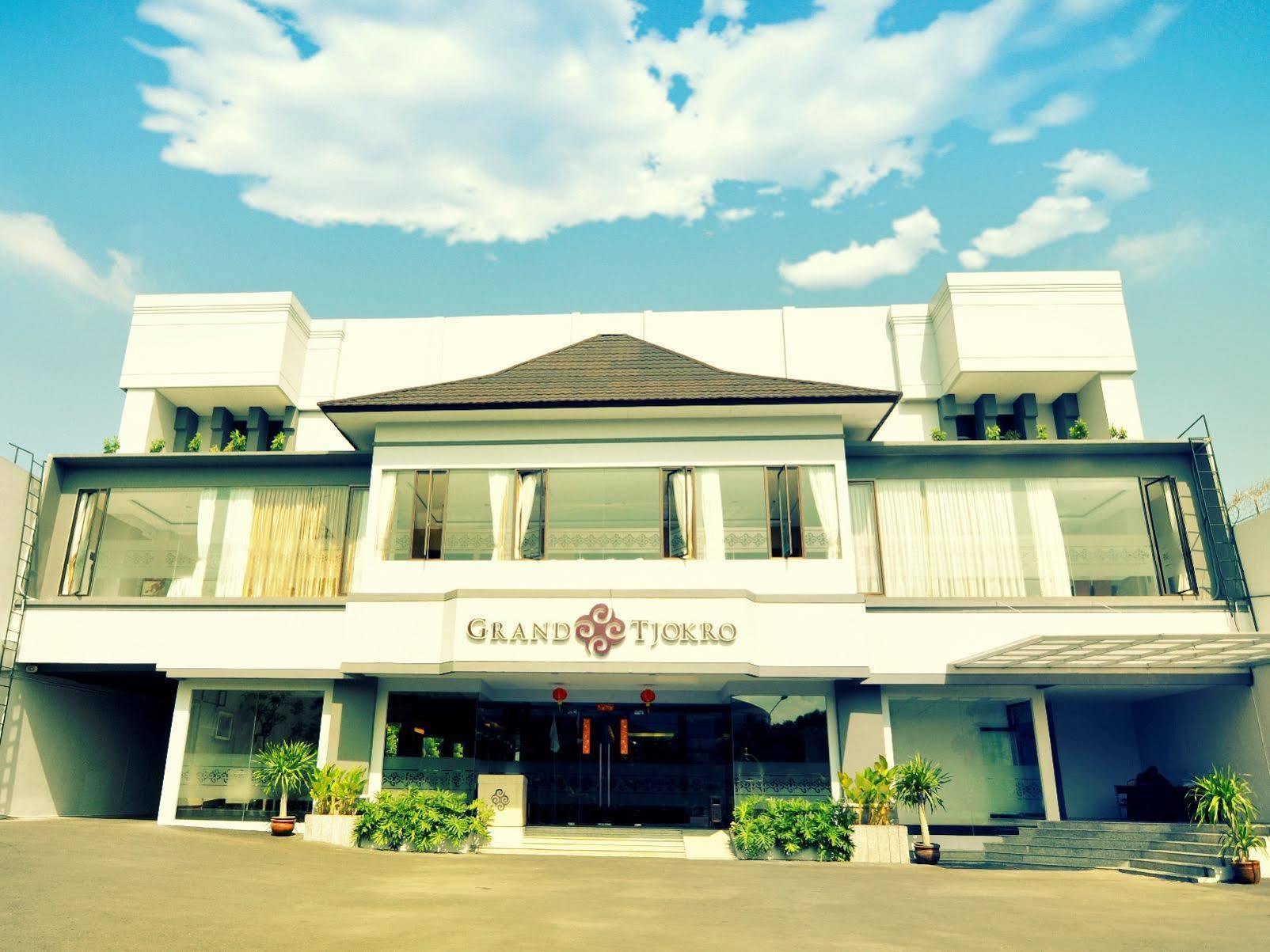 ヨクロ ホテル クラテン Klaten エクステリア 写真